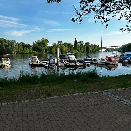 Grosszuegige Wohnung, 1 Min Zum Hafen *