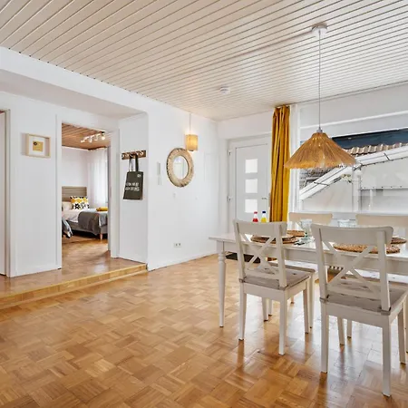 Grosszuegige Wohnung, 1 Min Zum Hafen アパート *