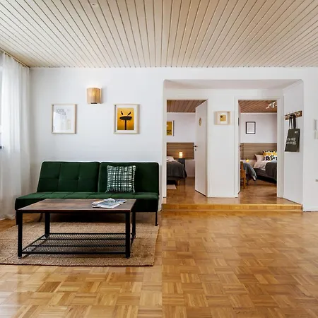 Grosszuegige Wohnung, 1 Min Zum Hafen アパート *