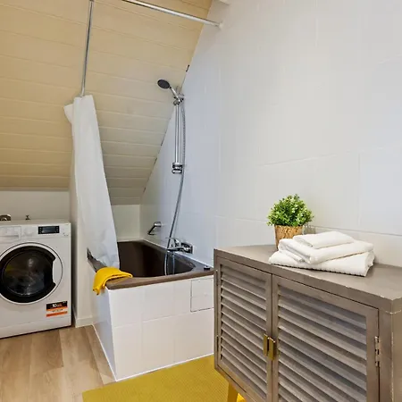 Grosszuegige Wohnung, 1 Min Zum Hafen アパート ヴィースバーデン