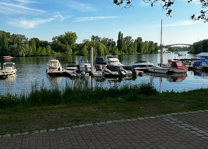 Grosszuegige Wohnung, 1 Min Zum Hafen *